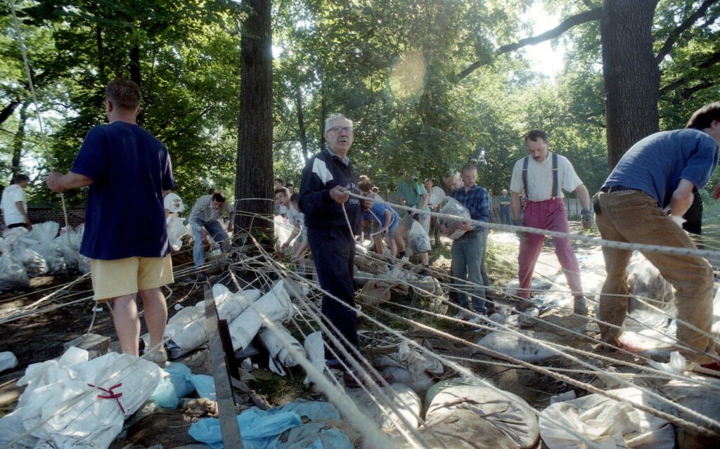 Powódź Tysiąclecia w zoo Wrocław. Fot. Mieczysław Michalak (19)